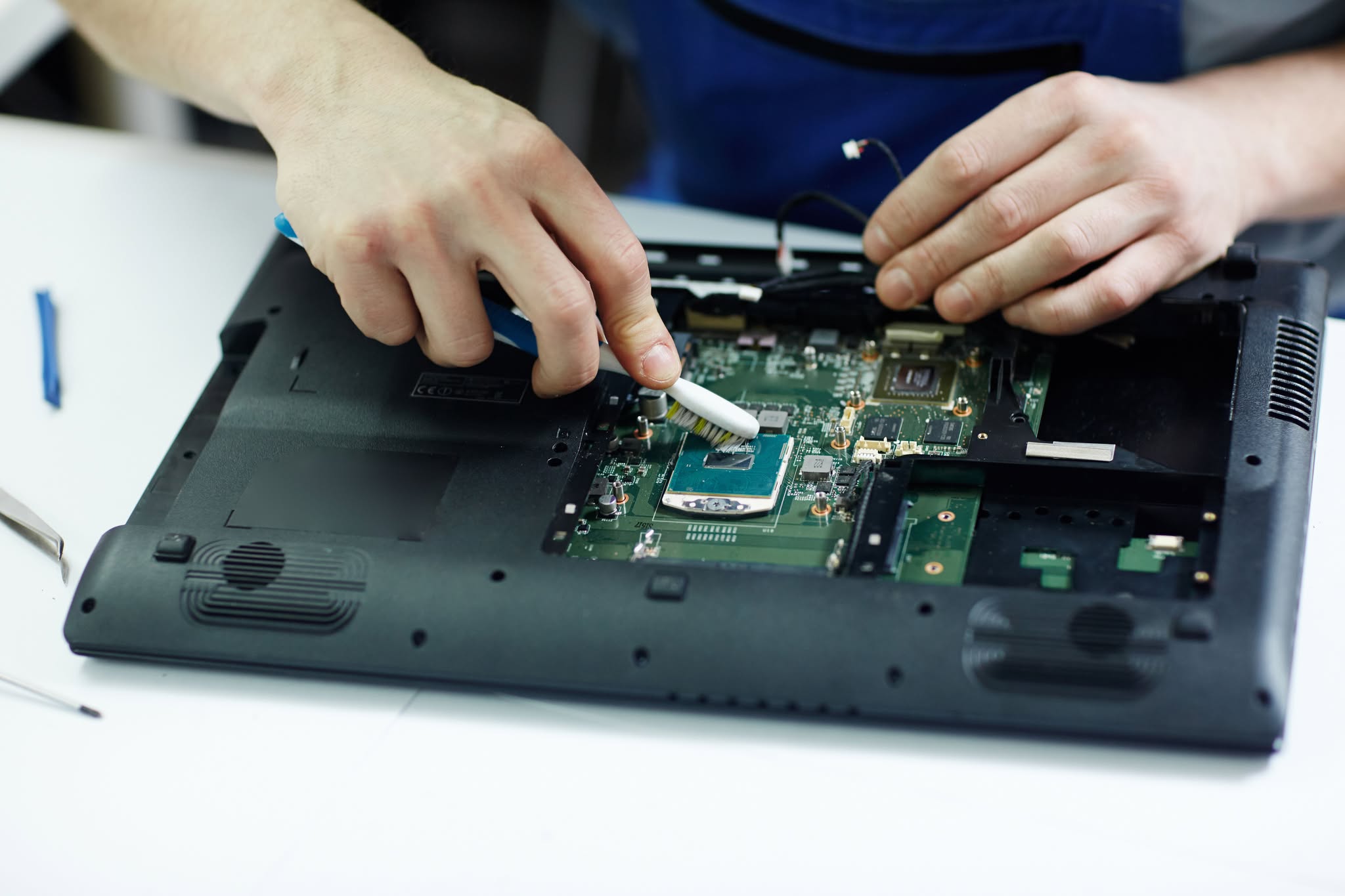 Reparación de computadores portátiles en NickCel Medellín